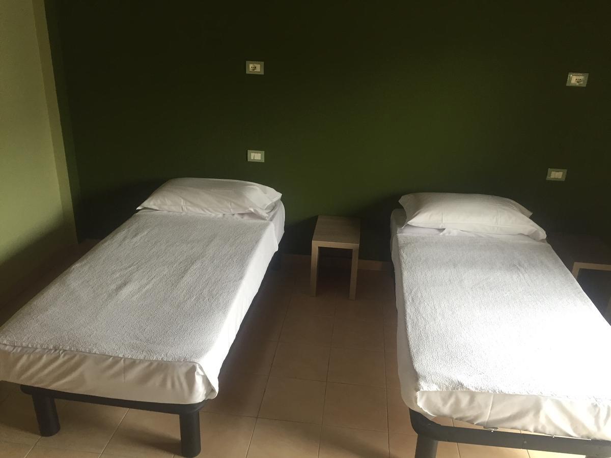 Mrhostel Milano Bagian luar foto