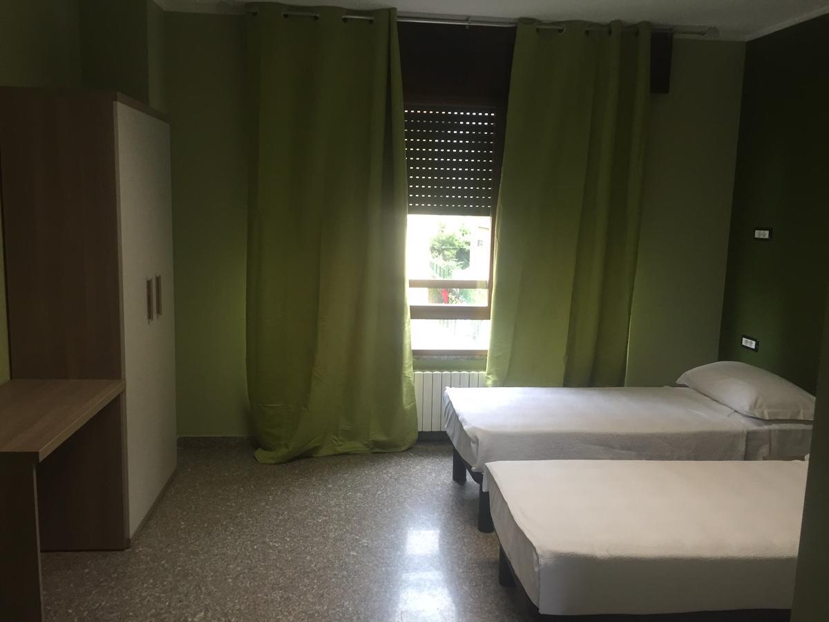 Mrhostel Milano Bagian luar foto